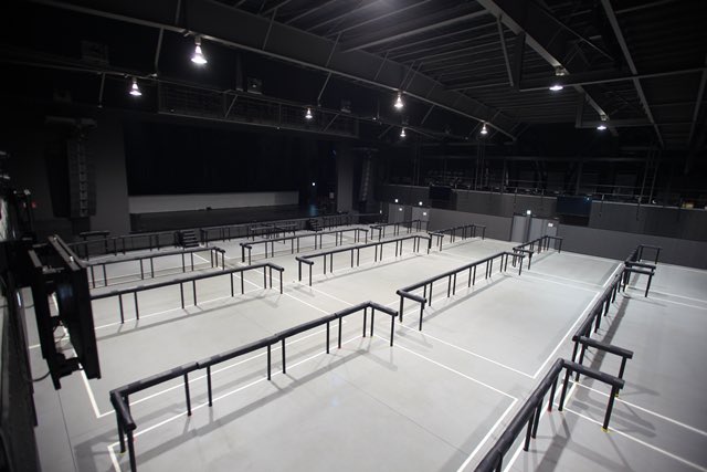 Tomlinson_Japan's tweet photo. 📝｜ルイ・トムリンソン東京公演の会場紹介

📍豊洲PIT (TOKYO)
📅10月15日(木) OPEN 18:00 / START 19:00
👥キャパ約3,103人

ライブハウスならではの一体感を味わえる貴重な機会です🇯🇵✨ 

🎟️ https://t.co/BOstPqojdQ

📸ぴあ株式会社
#LTJapan https://t.co/kbd3B1adcQ