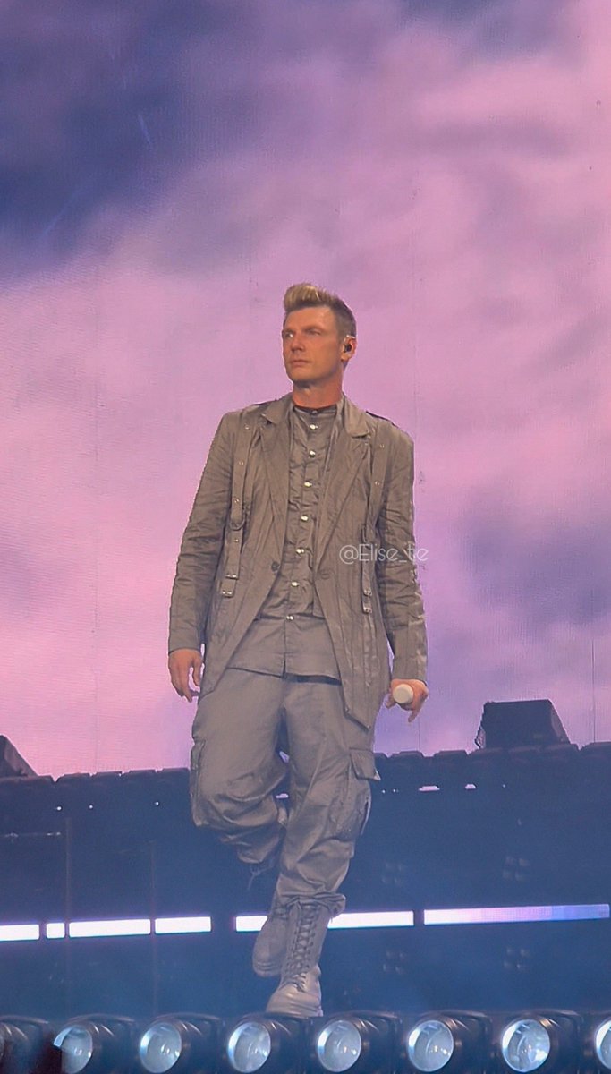 Elise_tje's tweet photo. That look 🔥 @nickcarter
#IntoTheMillenium #NickCarter https://t.co/AKNEW2DJp2