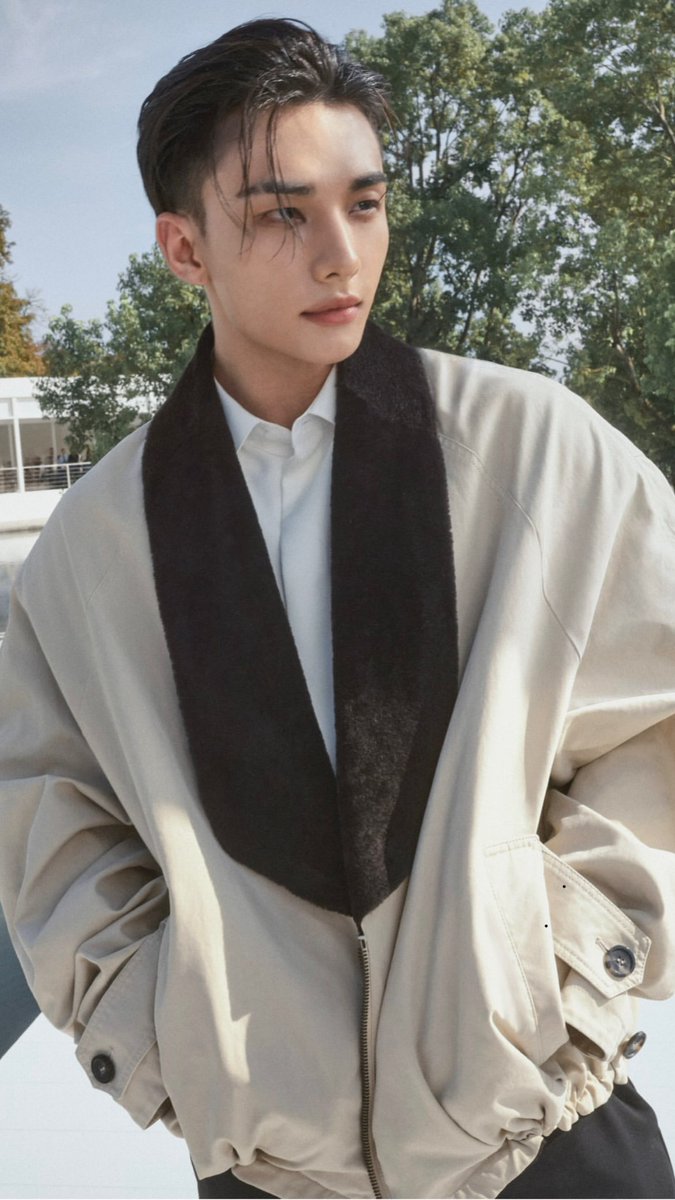 ziphne's tweet photo. Hyunjin via Dior IG

🔗: https://t.co/Lkde9nXuCo

HYUNJIN STUNS AT DIOR PFW 
#DiorSummer27_HYUNJIN https://t.co/fQar6mJAs2