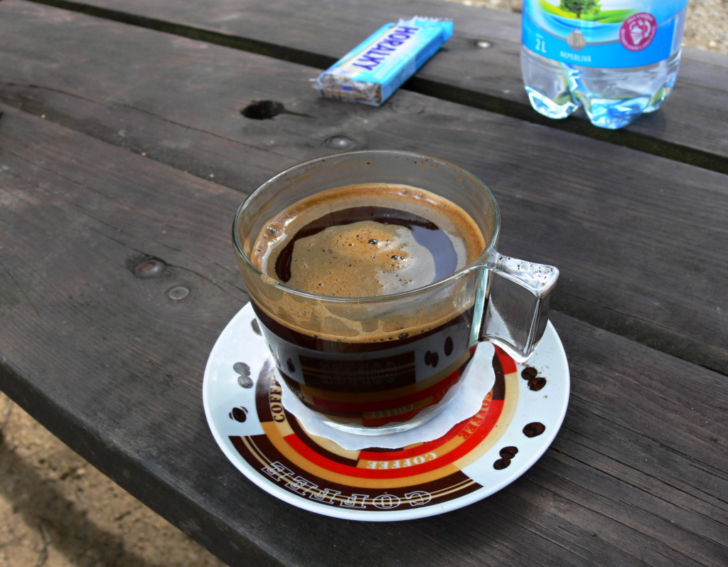 KavceSalkova's tweet photo. Dneska, to je 1.října, my milovníci kafe slavíme "Mezinárodní den kávy". Traduje se, že skutečný milovník dostane v ten den kávu zadarmo... https://t.co/kG76tM9Wa2