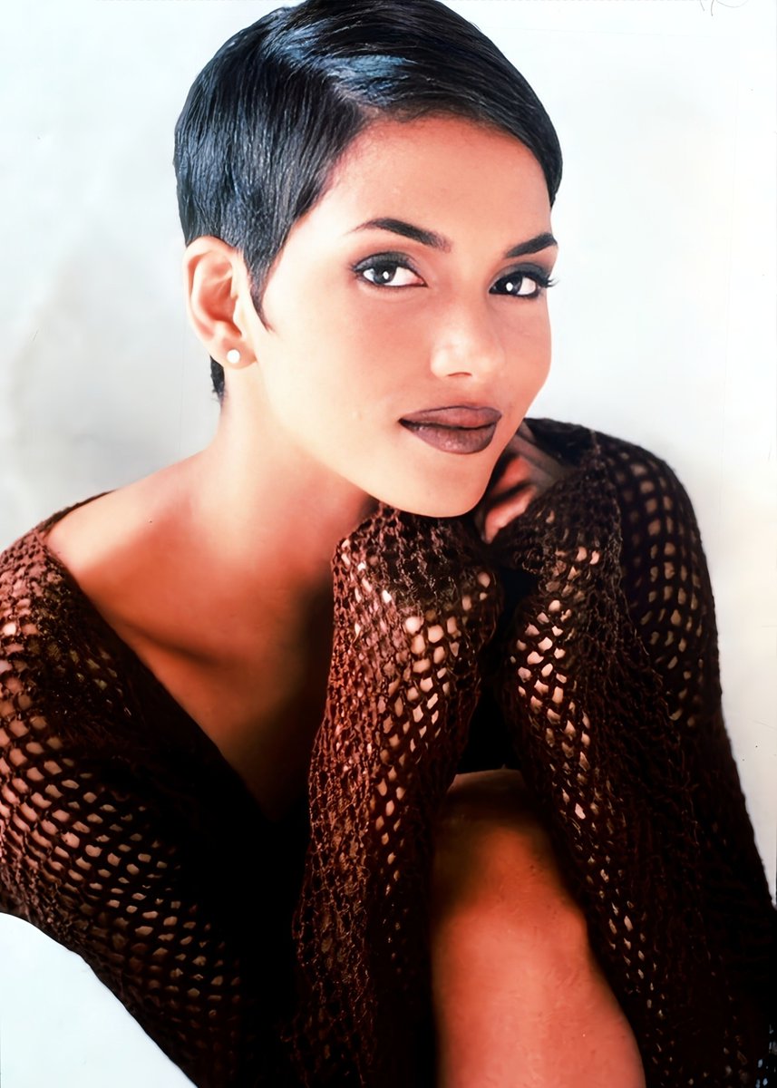 Epithymia__'s tweet photo. Halle Berry photographed by David E. (January 1995). https://t.co/IMGfT6UiEd