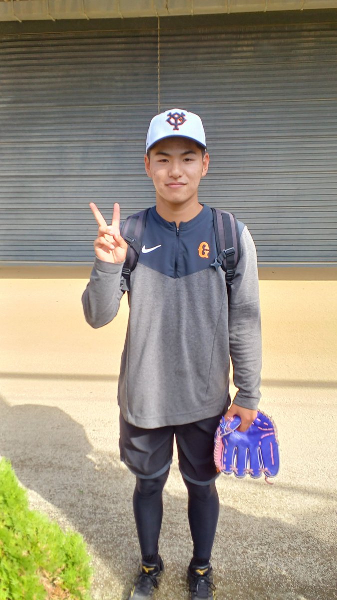 Nori89ysbs's tweet photo. 先日巨人から戦力外通告を受けた森本哲星選手が現役引退との事

地元の鳥取を離れて千葉の市船橋に進学、甲子園に出場し高校日本代表にも選出

数少ない同郷のプロ野球選手で期待の若手だっただけに悲しい…
でもこの決断が森本選手の良い人生に繋がって行くと信じています
本当にお疲れ様でした！！ https://t.co/vjI8Nfpz88