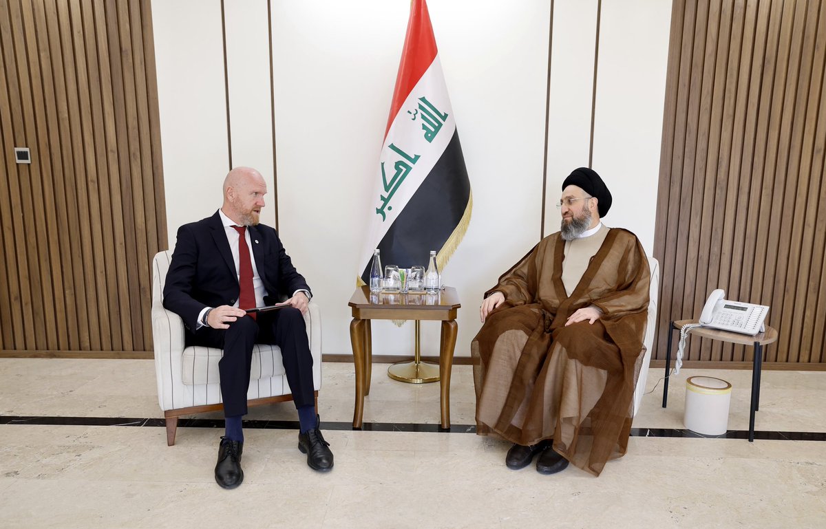 MediaAlhakeem's tweet photo. استقبل سماحة السيد الحكيم، رئيس تحالف قوى الدولة الوطنية، في مكتبه ببغداد، السيد ويليام دي يونغ، رئيس اللجنة الدولية للصليب الأحمر في العراق، معرباً عن شكره لتهاني اللجنة بيوم السيادة وانتهاء مهام التحالف الدولي لمحاربة داعش في العراق.
وبيّن سماحته أن يوم السيادة دليل على تعافي العراق وانتهاء مرحلة الإرهاب، مثمّناً كل الجهود التي أسهمت في تخفيف معاناة الشعب العراقي من الإرهاب، ومنها معاناة النزوح وتدمير المدن، مؤكداً أن أولويات العراق في الوقت الحالي هي حفظ المنجز الأمني، وتفعيل العمل الاستخباري وإدامته، وحل مشكلة السلاح خارج إطار الدولة بالحوار والتفاهم. كما أبدى دعمه لعمل اللجنة الدولية في العراق وتذليل العقبات أمامها.