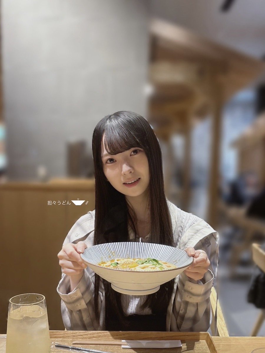 hinatazaka46's tweet photo. 【ブログ更新☀️ 佐藤優羽】一、ニ、三、四、五…今何時？
https://t.co/2HktCZ3iZr #日向坂46 #佐藤優羽 https://t.co/BIMReirmGX