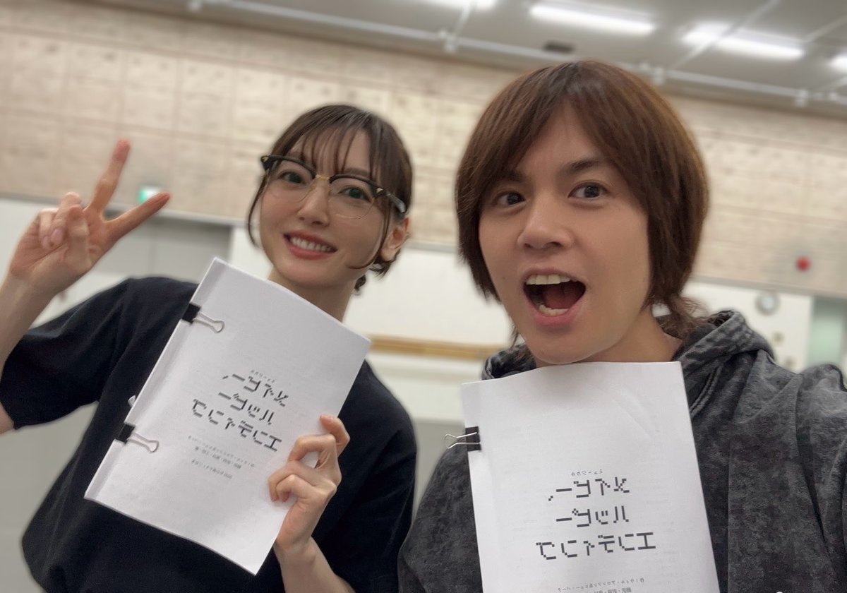 Kenji_Staff's tweet photo. 浦井です！
#花澤香菜 さん、#木下晴香 さんと歌合わせ！
素晴らしい歌声なのと、クレアとしての個性がそれぞれに光ってます！
#メイビーハッピーエンディング https://t.co/0aAcPuFcxG