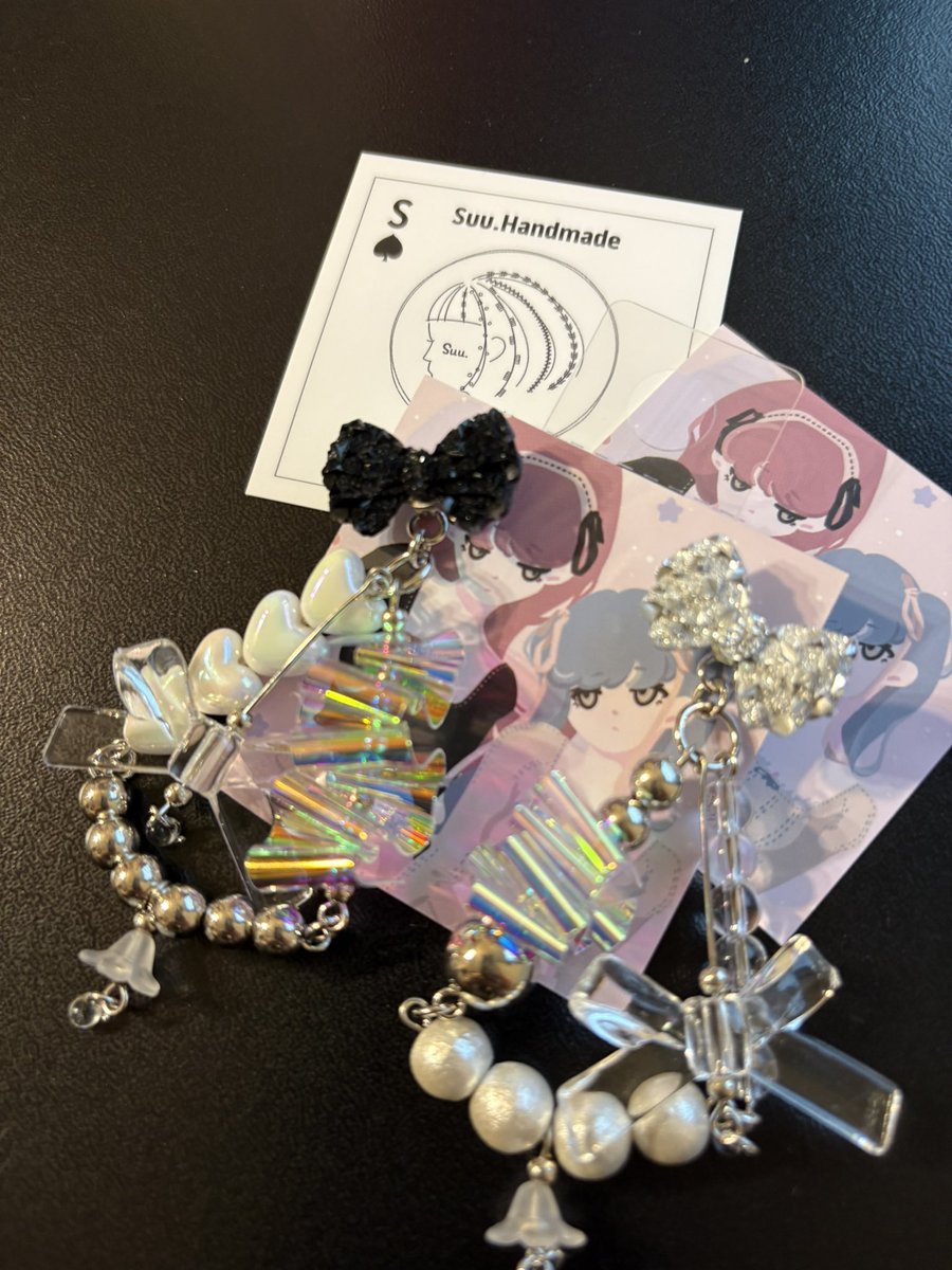 suu_handmade19's tweet photo. 🖤 MONOTONE × SPARKLE ✨2
デザフェス64に持っていくピアス
モノトーンあわせなので、リボンアイテムが可愛すぎて…という方にも◎アシンメトリーなデザインです
(サージカルステンレス使用)
@designfesta https://t.co/77iSkp9Jvn