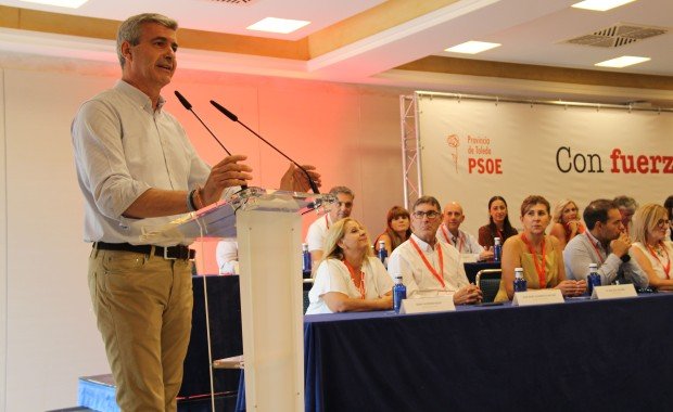 DRZRZ83's tweet photo. @pscmpsoe @psoetoledo @garciapage O nos dan voz y voto a las bases o la gente de Izquierdas de Castilla-La Mancha, nos dará de lado. Avisados estamos.
#FelizJueves #PrimariasYa
https://t.co/zYATAhQCFJ https://t.co/xCcmDpsO5y