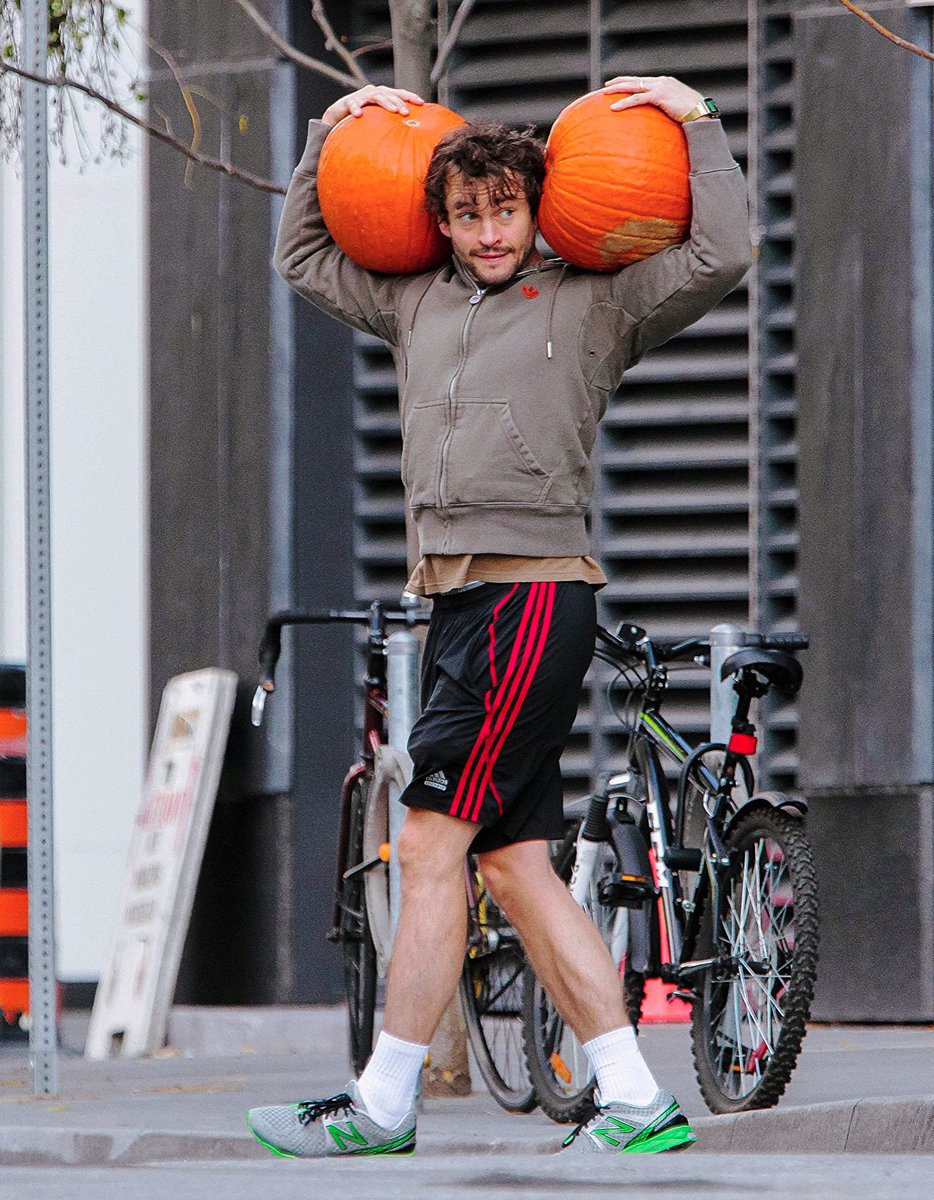 bIoodygraham's tweet photo. happy october 1st!! it’s officially his month 🍂🎃 https://t.co/J1RaZTRxyt