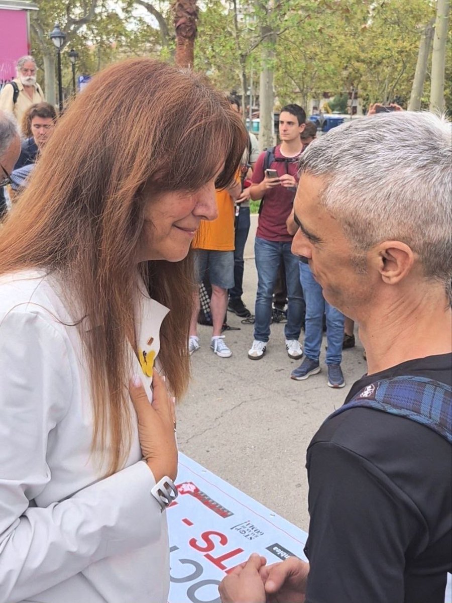 LauraBorras's tweet photo. Que amb més de 1000 ciutadans ferits només el cas de @FrontRoger hagi arribat a judici ho resumeix tot: 9 anys de repressió que volien que fos el preludi del silenci, de la resignació i de la derrota del moviment independentista. 
I, malgrat tot (que no és poc!): hi érem, hi som i hi serem.
Avui i sempre!