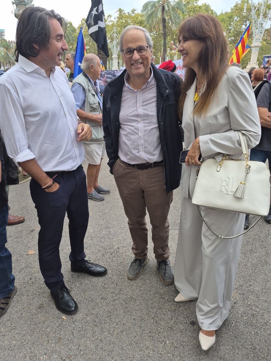 LauraBorras's tweet photo. Que amb més de 1000 ciutadans ferits només el cas de @FrontRoger hagi arribat a judici ho resumeix tot: 9 anys de repressió que volien que fos el preludi del silenci, de la resignació i de la derrota del moviment independentista. 
I, malgrat tot (que no és poc!): hi érem, hi som i hi serem.
Avui i sempre!