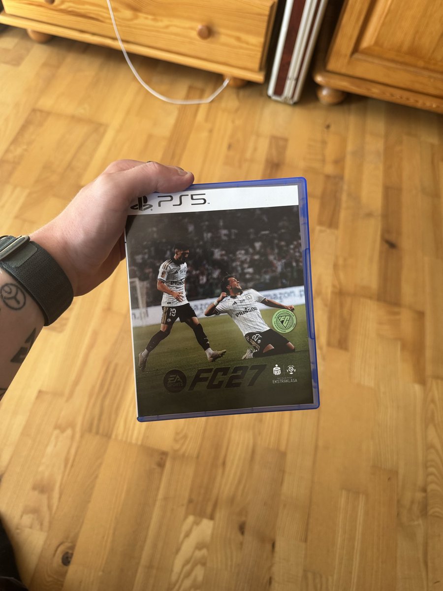 patrykvoodoo's tweet photo. Handmade wersja Legijna
Ładnie się będzie na półce prezentować https://t.co/QInJwVagsI