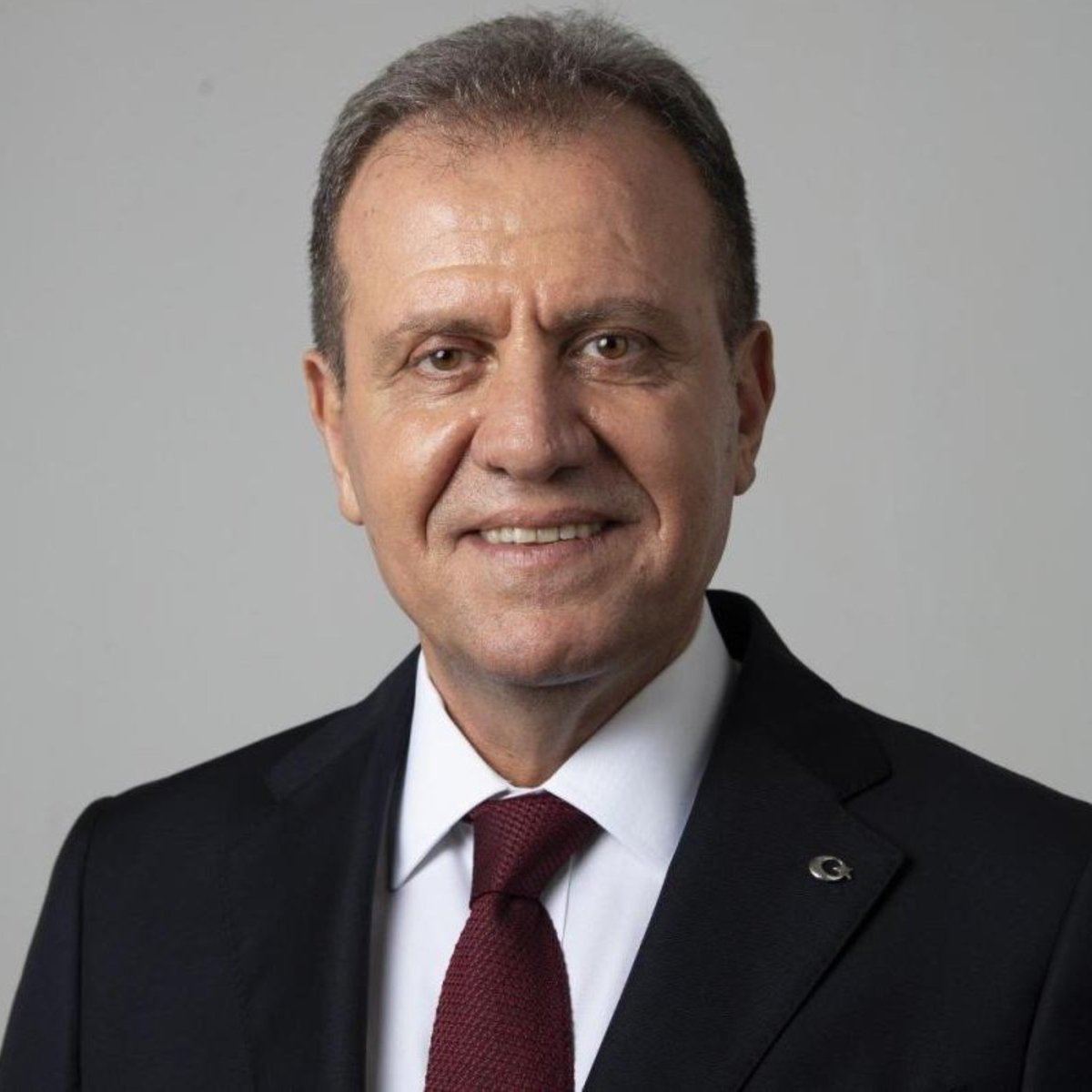 Globalite_'s tweet photo. Diğer belediye başkanlarına "yargıya hesap versinler" diyen Kılıçdaroğlu, kendisine yakın Vahap Seçer gözaltına alınınca "bu nasıl adalet?" paylaşımı yaptı. https://t.co/wl7hTb9H3V