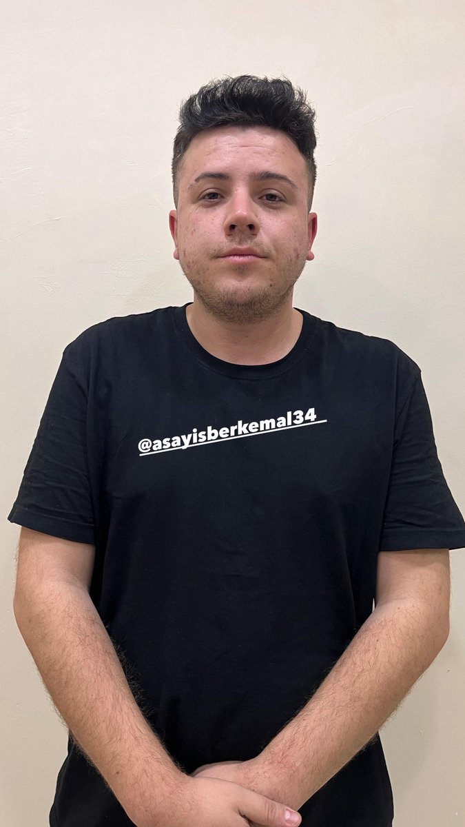 asayisberkemal0's tweet photo. İstanbul merkezli, sosyal medyada “uygunsuz” paylaşımlara yönelik yürütülen çalışmada 10 şüpheli yakalanarak gözaltına alındı. Gözaltına alınanlar arasında Semih Varol, Onur Sermik ve Elif Akdemir de bulunuyor. https://t.co/f1tHqPYTiA