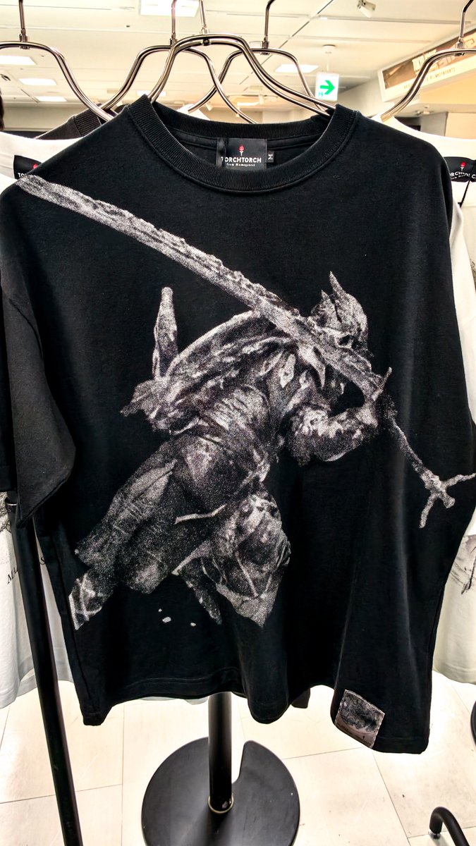 saeba1919abc's tweet photo. ナイトレインポップアップ、ファンならめちゃくちゃ楽しいと思う
追跡のキラキラTシャツかっこよくてうっかり買ってしまった
2人で35000くらい使ったので衝動買い注意です笑 https://t.co/baS13Yer9z