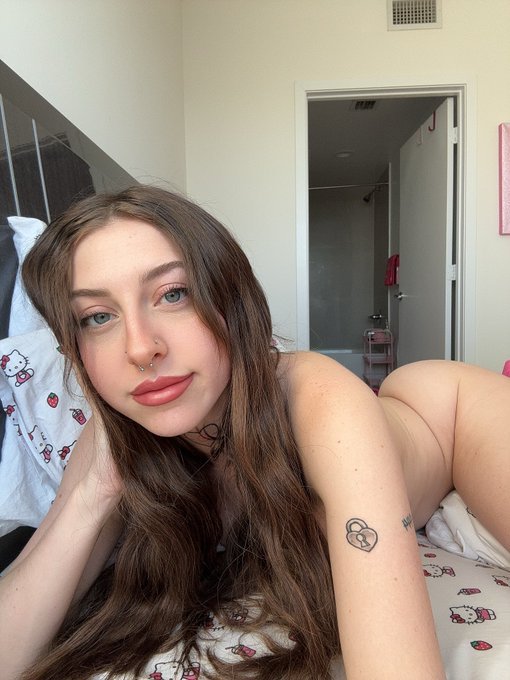 fadhilfauzi's tweet photo. My Dropbox is avaliable daddy 💦🥵
Hmu for deals
⁦#nsfwtwtً⁩  ⁦ ⁦#buyingcontent⁩ ⁦#horny⁩ ⁦#nsfwtwtًً https://t.co/pFYSrQFBnk