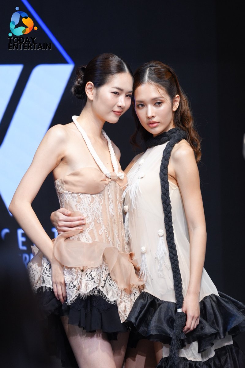 todayentth's tweet photo. "แอปเปิ้ล-มิ้ม" ในงาน Bangkok International Fashion Week 2026 - Visionary Stage at Siam Center

APPLEMIM AT SIAM CENTER BIFW26 
#SiamCenterBIFW2026xAPPLEMIM
#Applelapisara #Mimpanthita
#AppleMim #แอปเปิ้ลมิ้ม
#SiamCenterBIFW2026 #BIFW2026 https://t.co/wDwQY5F1Lz