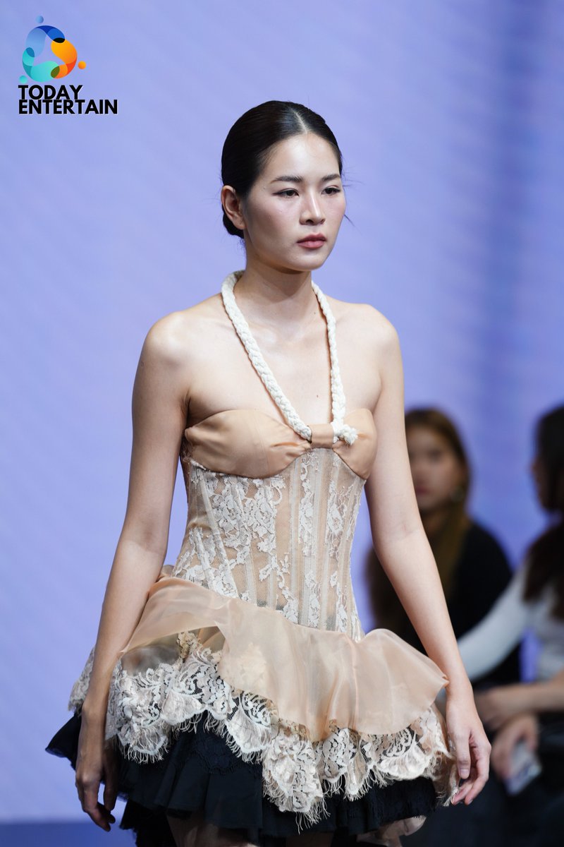 todayentth's tweet photo. "แอปเปิ้ล-มิ้ม" ในงาน Bangkok International Fashion Week 2026 - Visionary Stage at Siam Center

APPLEMIM AT SIAM CENTER BIFW26 
#SiamCenterBIFW2026xAPPLEMIM
#Applelapisara #Mimpanthita
#AppleMim #แอปเปิ้ลมิ้ม
#SiamCenterBIFW2026 #BIFW2026 https://t.co/wDwQY5F1Lz