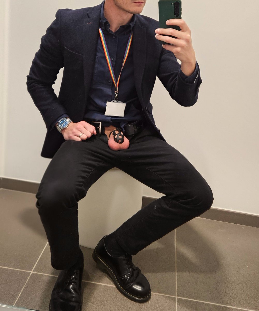 Red1460's tweet photo. Corporate baddie but make it locked 🔒😈

Let's go, team 📈

#teamlocked #locktober https://t.co/R5JaECnIya