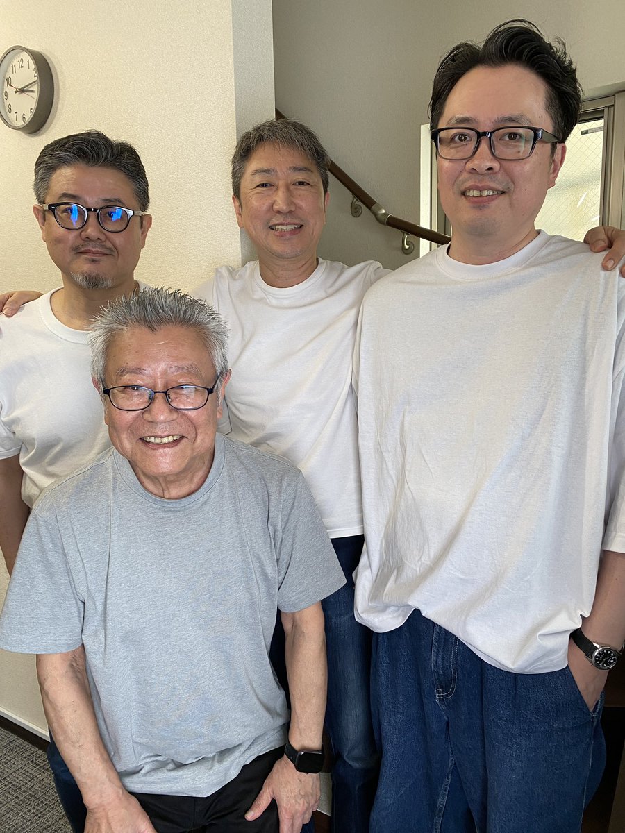 gentaueki's tweet photo. 10/1
ラジオ
メディカルストリングス
の収録でした

今日は社長、ディレクター
と僕が
偶然仲良しお揃いの白Tシャツとブルーのデニム

ということは…
今日の融さんは仲間はずれ！笑
でした笑笑 https://t.co/FHQV8SyMOy