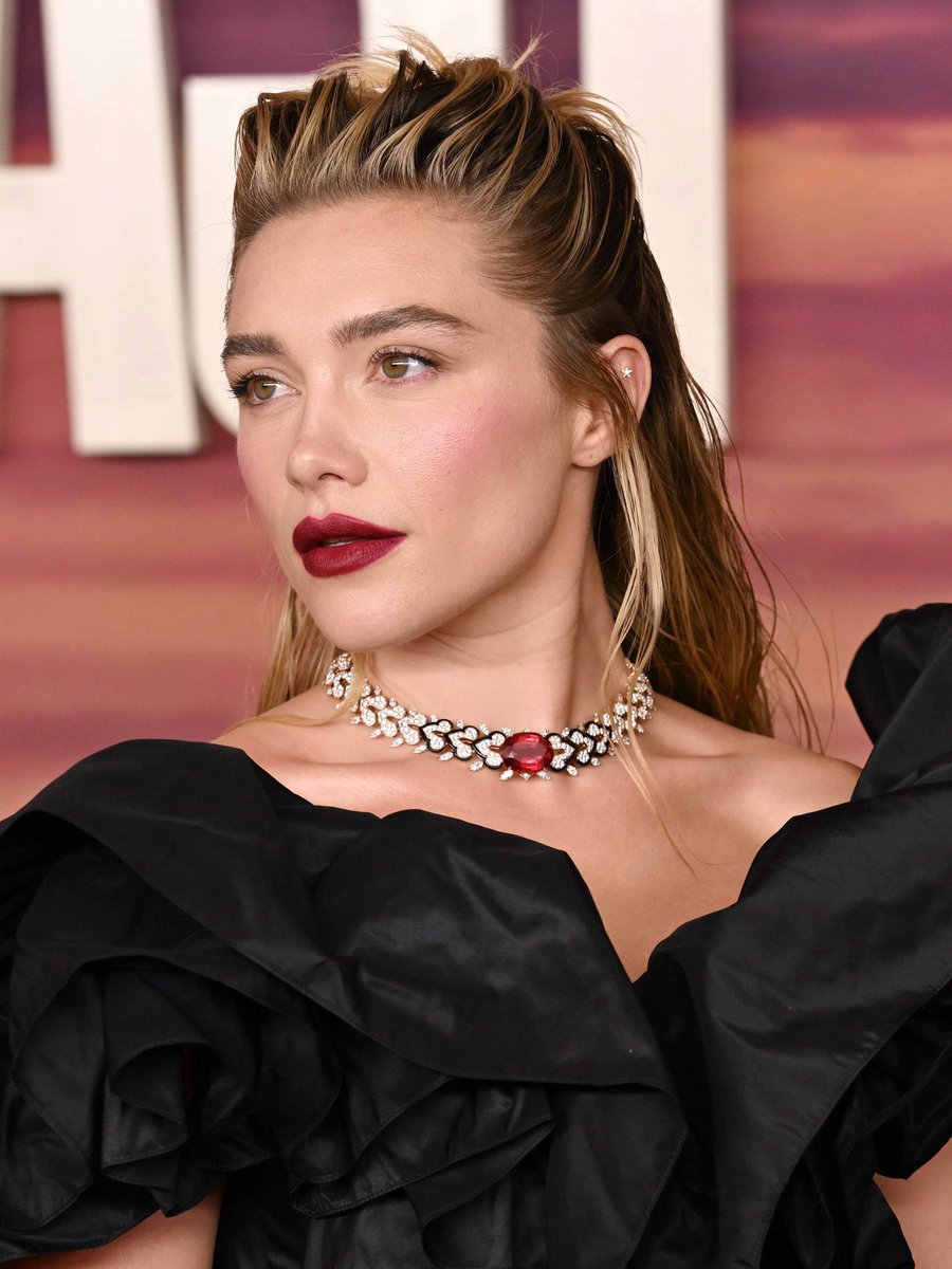 bestofpugh's tweet photo. can we all take a moment to appreciate the beauty of those necklaces https://t.co/s5YJKxhxnQ