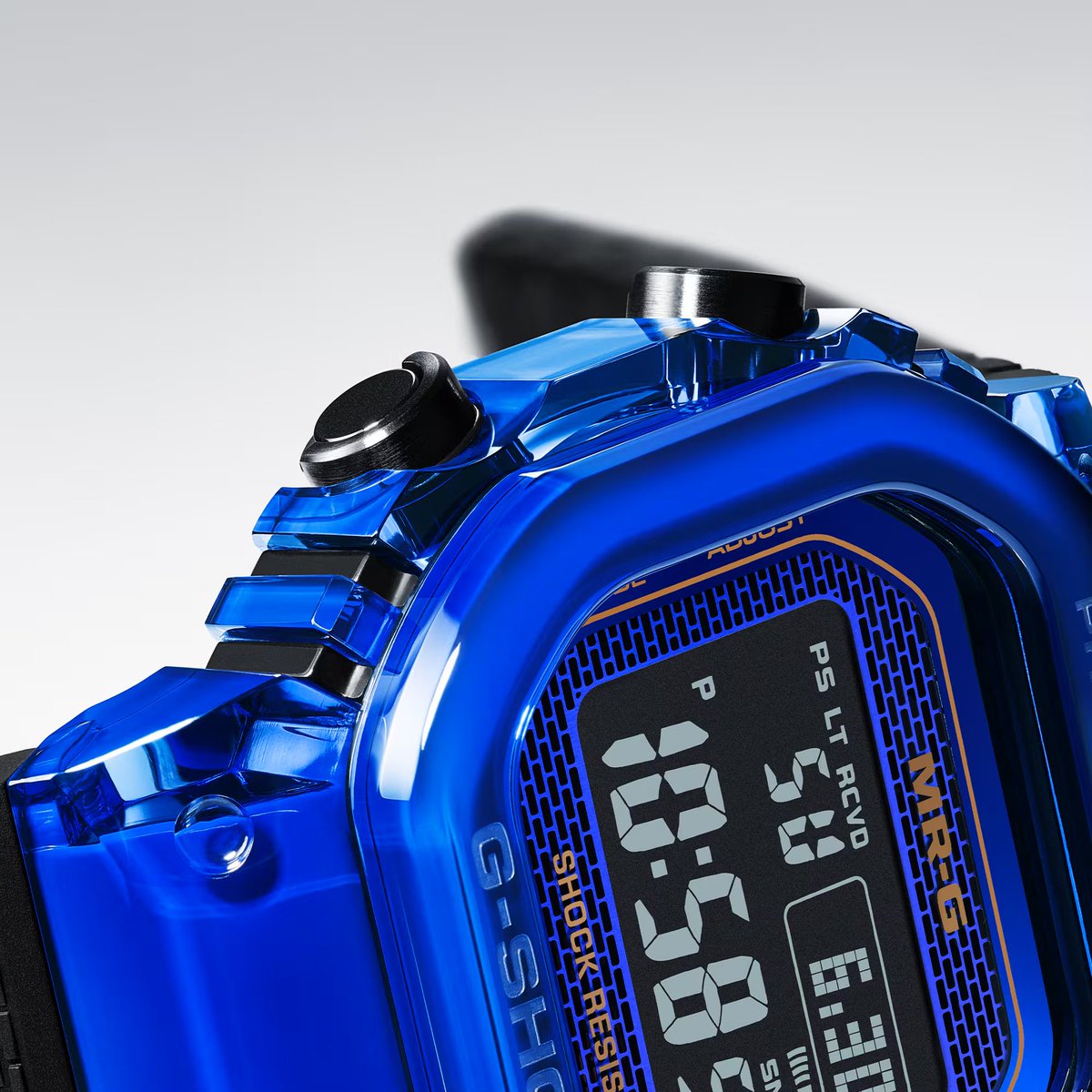 kotecinho's tweet photo. Casio G-SHOCK MRG-D5000 "Blue Rose Project"
The most expensive G-SHOCK to date

- only 20 pieces worldwide
- full lab-grown sapphire case
- 24-karat gold and titanium
- traditional Japanese craftsmanship assembled at Casio's elite Yamagata facility