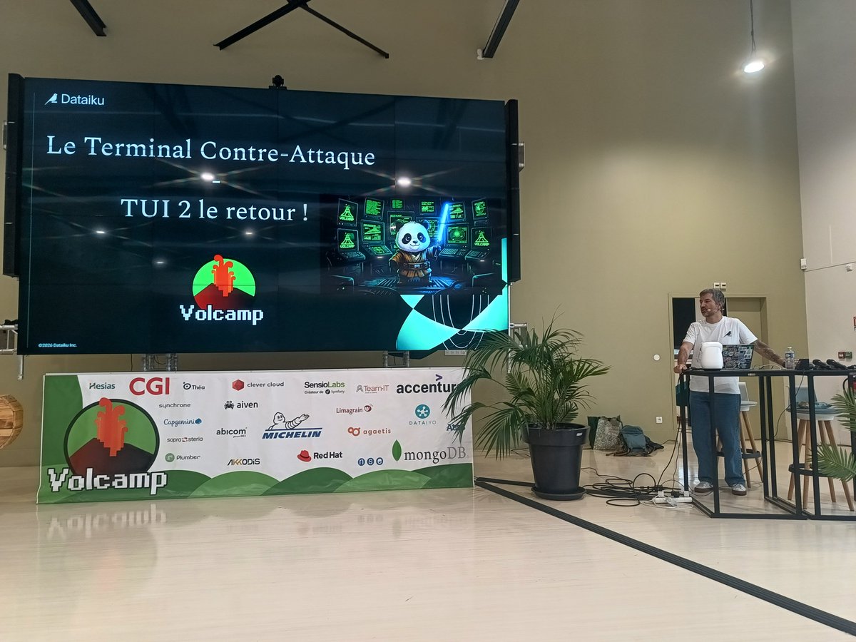 ponceto91's tweet photo. @VolcampIO Et c'est @titimoby on the stage @VolcampIO  #Volcamp https://t.co/Ajc91vkRxH