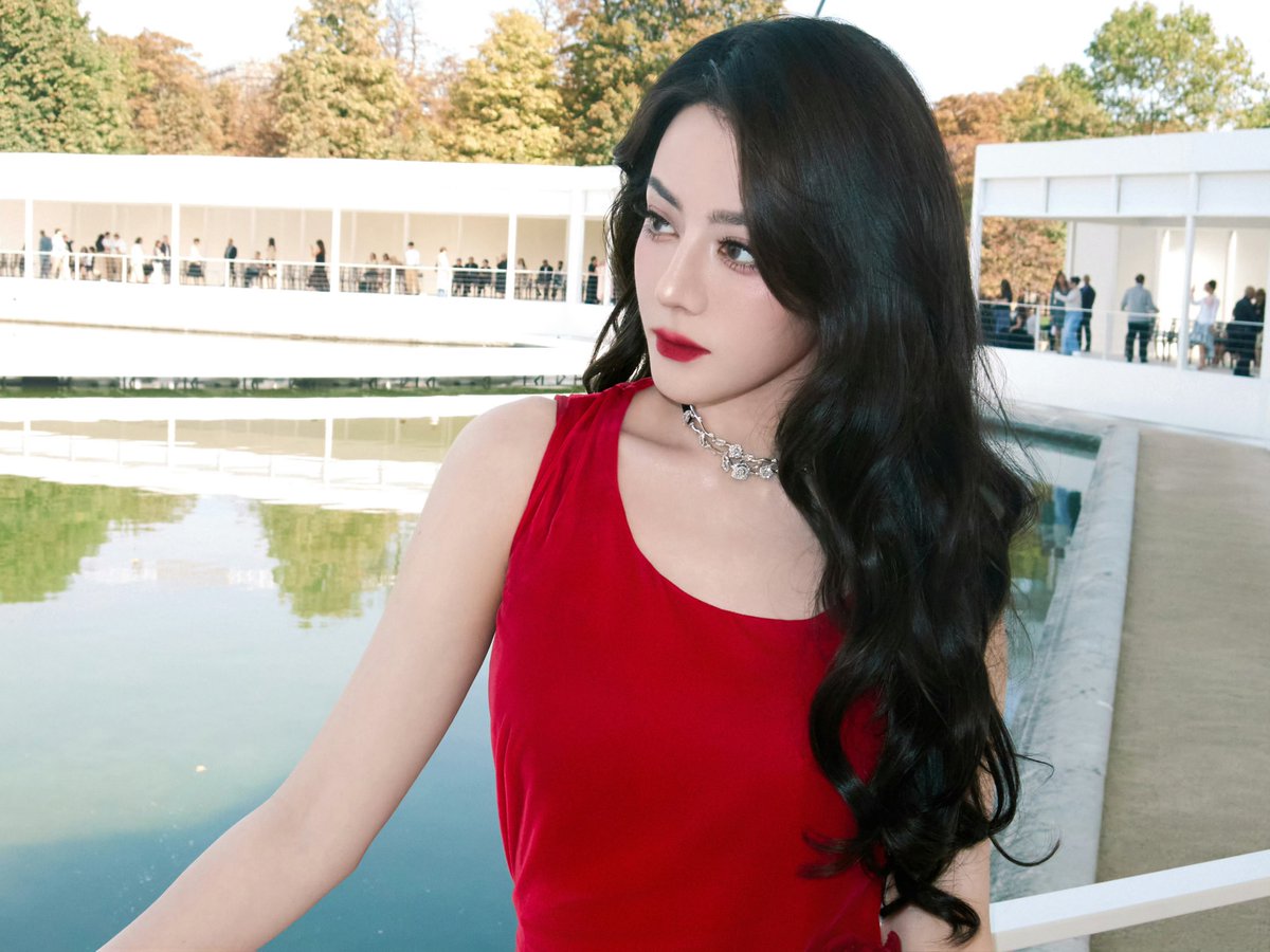 dilraba_fanclub's tweet photo. Dilraba✖️Paris Fashion Week

嘻嘻迪(Xi Xi Di)
CCD photos of Dilraba😍

crWeibo: 嘉行迪丽热巴工作室

#Dilraba #DilrabaxDiorSummer27 #DiorSummer27 @Dior https://t.co/QQ3AX8dag9