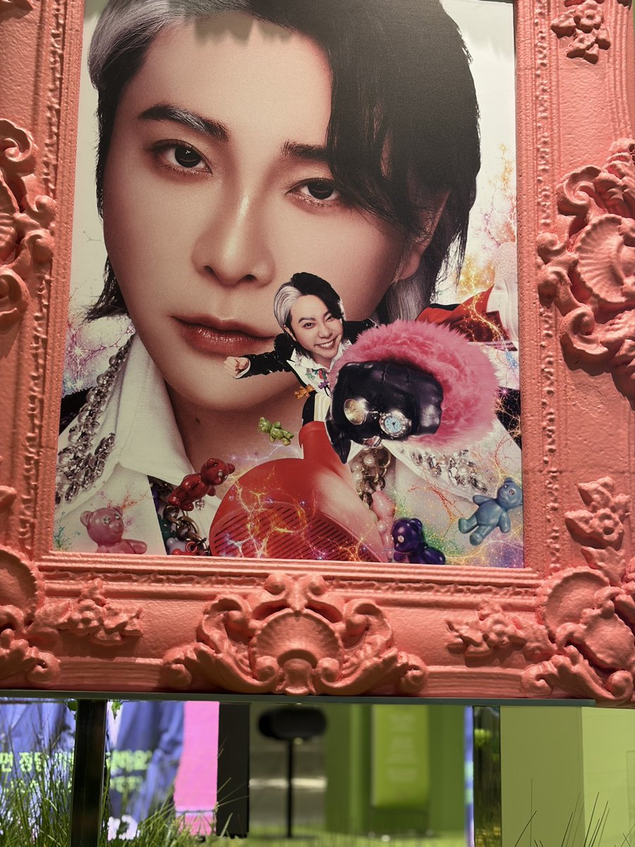 changwonsson's tweet photo. ミセスの韓国限定は人数制限して入れてるからとってもスムーズ。NAVERの予約時間前でも座れるベンチあるし快適
そして意外に🇯🇵全然いない！とりあえず限定の黒Tと黒CAPとキーキャップはみんな買ってる気がする https://t.co/s5YX6CjrqI