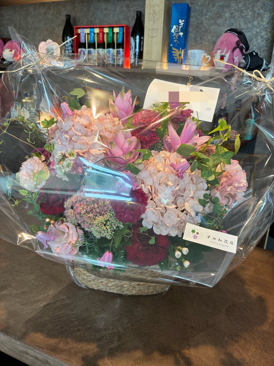 VaniCafe2026's tweet photo. 本日のグランドオープンにあたり、素敵なお祝いのお花をいただきました🌸

ぶいあにcafeの開店を応援して下さった皆さま、本当にありがとうございます！
華やかなお花に囲まれて無事にオープン初日を迎えることができました。

スタッフ一同頑張りますので今後ともぶいあにcafeをよろしくお願いします https://t.co/mBQYRubZ8f