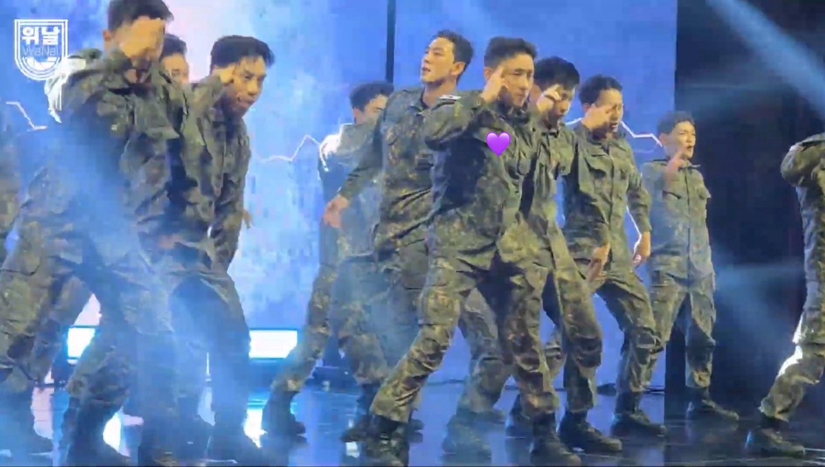 changkyunnyang's tweet photo. changkyun performances in ground forces festival:
- seventeen’s super
- ikon’s love scenario

#창균 #임창균 #CHANGKYUN #MONSTAX #몬스타엑스 https://t.co/YI9kryBywK
