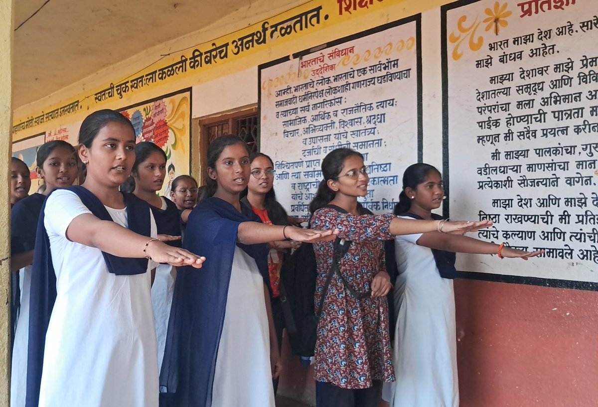 CBCNanded's tweet photo. स्वच्छता ही सेवा अभियान अंतर्गत जिला परिषद हायस्कुल बारड तहसील मुदखेड जिला नांदेड यहापर स्वच्छता शपथ ली गई.
#SwachataHiSeva
#swachatapledge
#SWACHATASHAPATH https://t.co/MEtipW4jsN