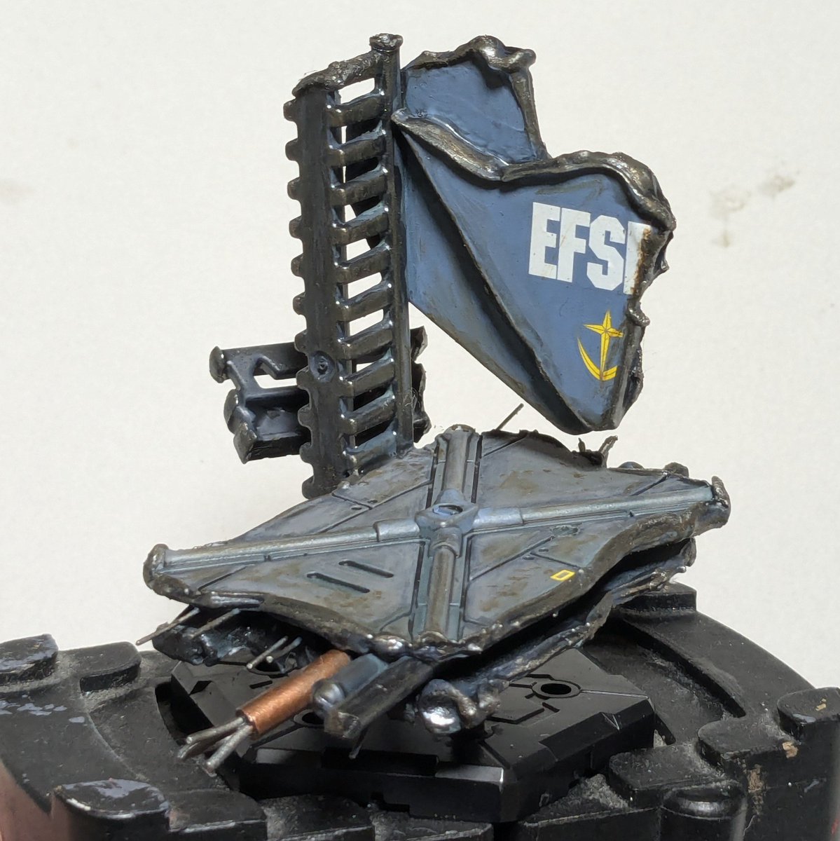 tasc0820's tweet photo. ザク製作

ベースデコ制作過程

汚し ウェザリングをしました。
綿棒で暗い汚れをつけてから、
暗めの銀もちょこちょこと。

ライターで焼いた断面は、なかなかリアルになったと感じております。

#ガンダムアッセンブル
#GundamAssemble #GundamAssembleShowcase #GundamAssemblePainting https://t.co/yu65T2QwH8