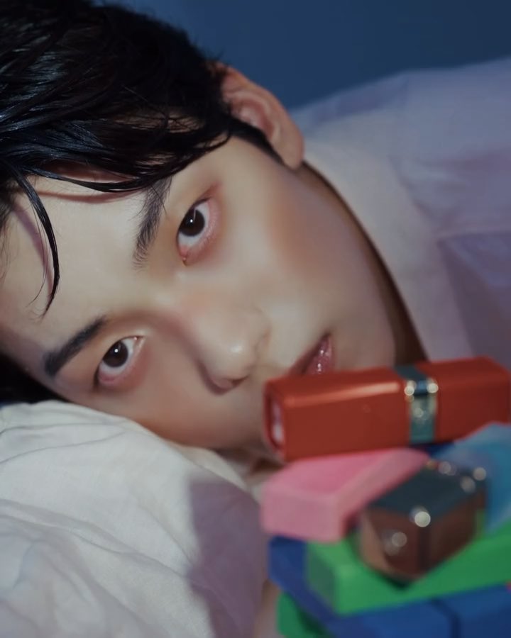 twelve05cm's tweet photo. everybody say thank you @dolcegabbana @DazedKorea for this absolute of a SOOBIN MEAL 🙏🏼🙏🏼🙏🏼 https://t.co/sfC16CXz4F