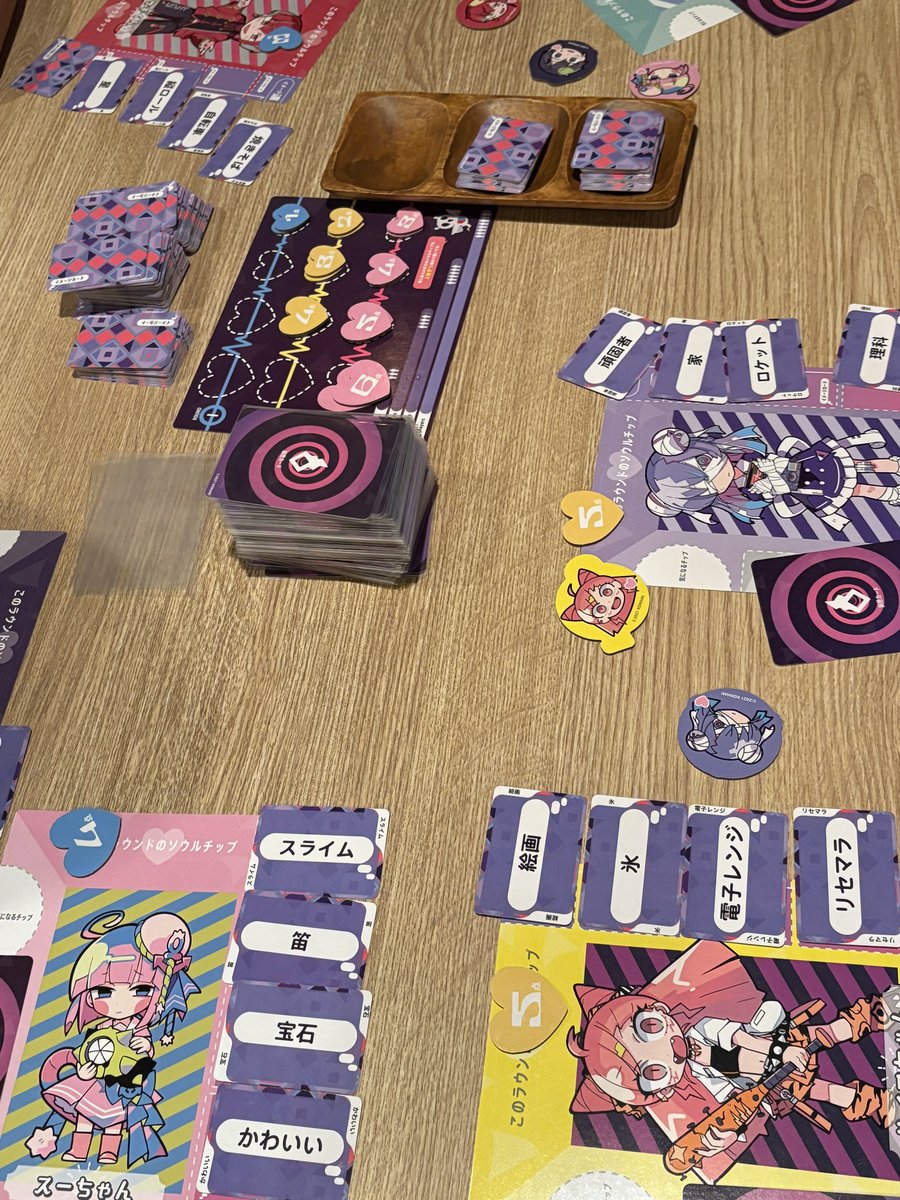 GAMESALOON's tweet photo. ゲームサルーン、OPENしました🎮
18時半〜翌5時まで営業中！

飲み放題2h 3000円〜
単品は1h 800円(1d付き)～

本日ダーツ投げ放題Day🎯

ボードゲーム、カラオケ、ダーツ、その他にもたくさんゲーム揃ってます🎯

皆さんのご来店お待ちしております✨
#ゲームバー #名古屋 #ボードゲーム #ダーツ #カラオケ