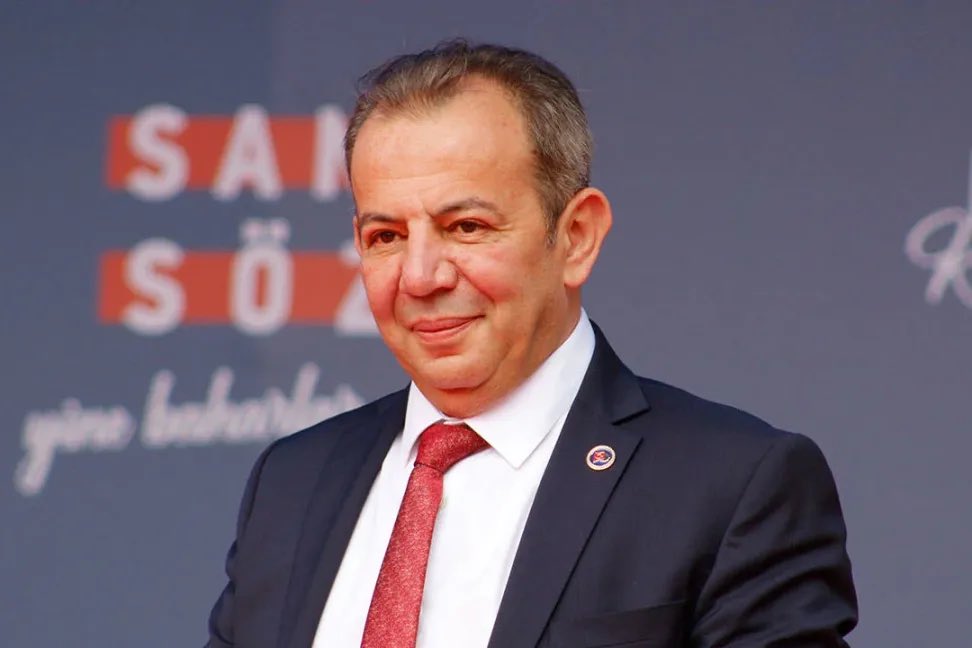 ugurhersek's tweet photo. Tanju Özcan’dan pek hoşlanmasam da sormak lazım:

Özgür Özel, Selahattin Demirtaş’ın adını andığı kadar 211 gündür hapiste olan Tanju Özcan’ın adını neden anmıyor? Bölücülere taviz vermeyip Türk milliyetçiliği yaptığı için mi? https://t.co/Z2lKqGLFyz