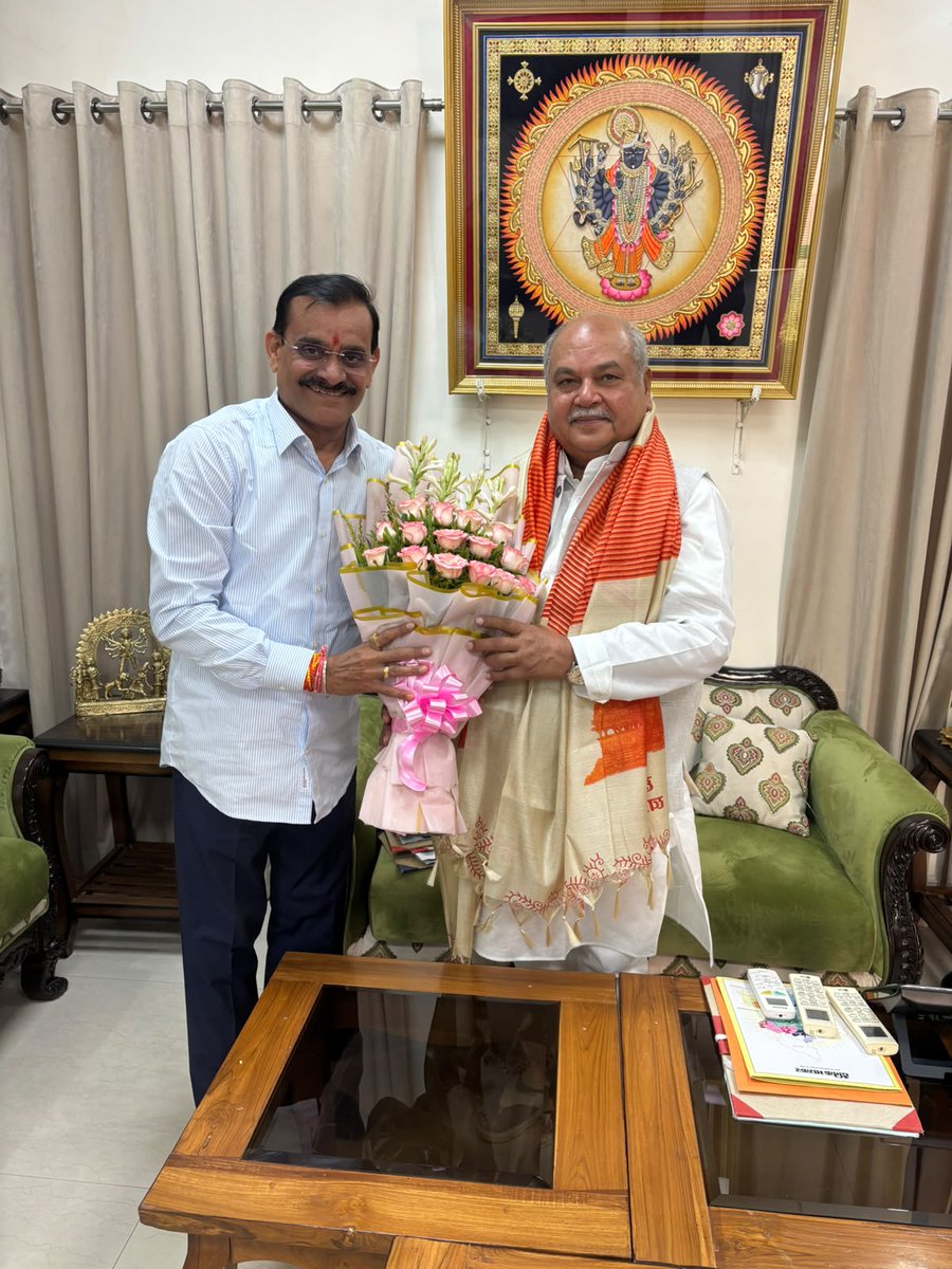 vdsharmabjp's tweet photo. आज मध्य प्रदेश विधानसभा अध्यक्ष श्री @nstomar से भोपाल स्थित निवास पहुंचकर सौजन्य भेंट की।

इस अवसर पर उन्होंने जन्मदिवस की शुभकामनाएं दी। आपकी स्नेहपूर्ण शुभेच्छाओं के लिए सहृदय आभार। https://t.co/8hvd1IUqAB