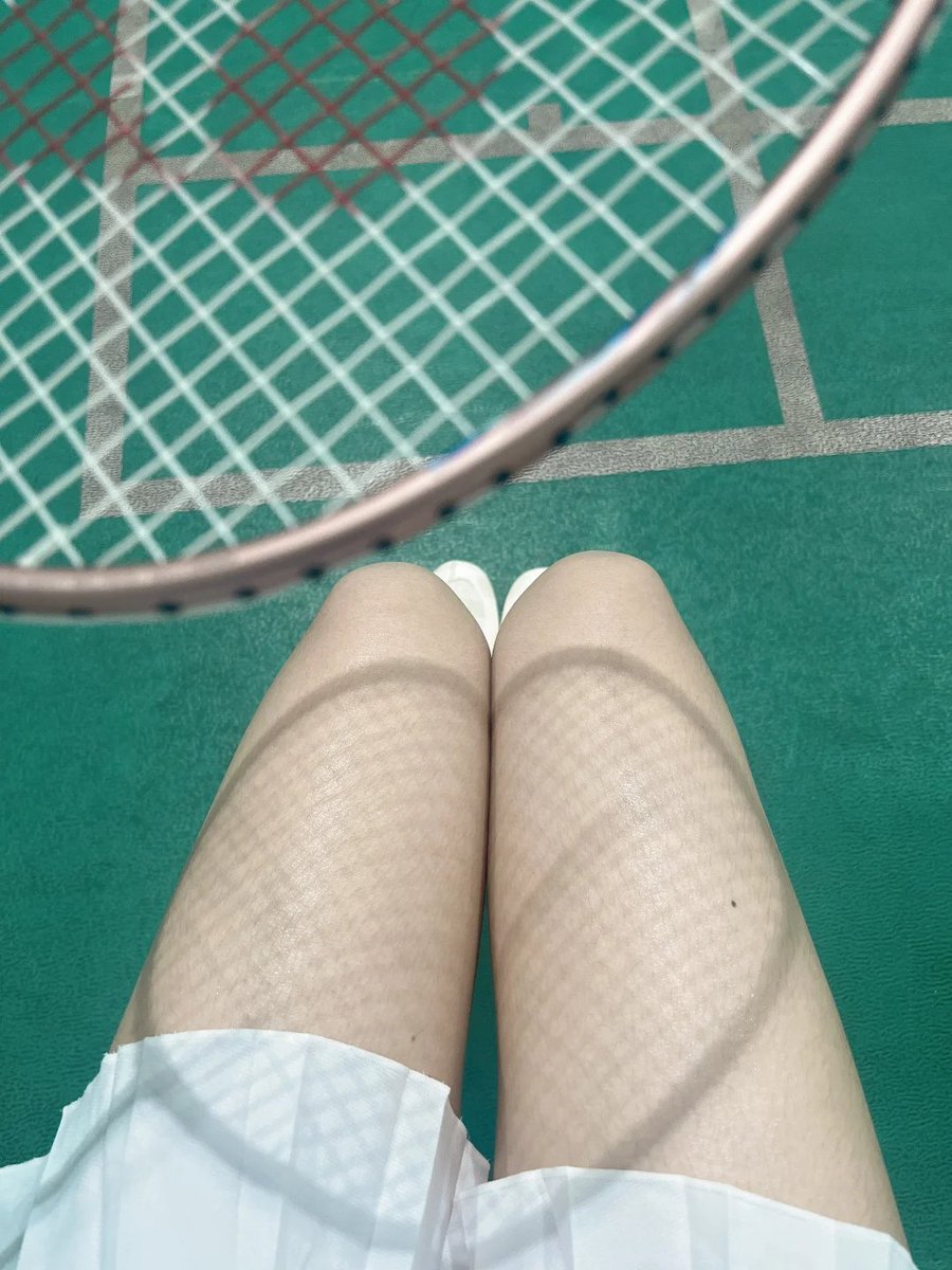 1QEmmaWatson's tweet photo. Badminton is just about liking things and liking them even more🏸 https://t.co/biTwioiWtS