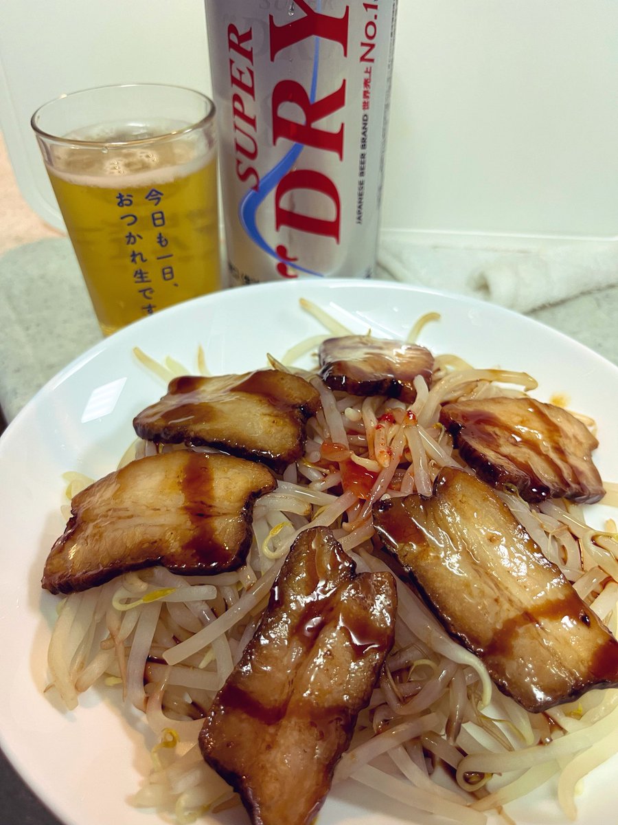 KTM_Beer_Boy_'s tweet photo. 久しぶりに天一食べたいな〜
と思いながら

焼き豚とモヤシ炒め😋🍻 https://t.co/fvBbSjdhzK