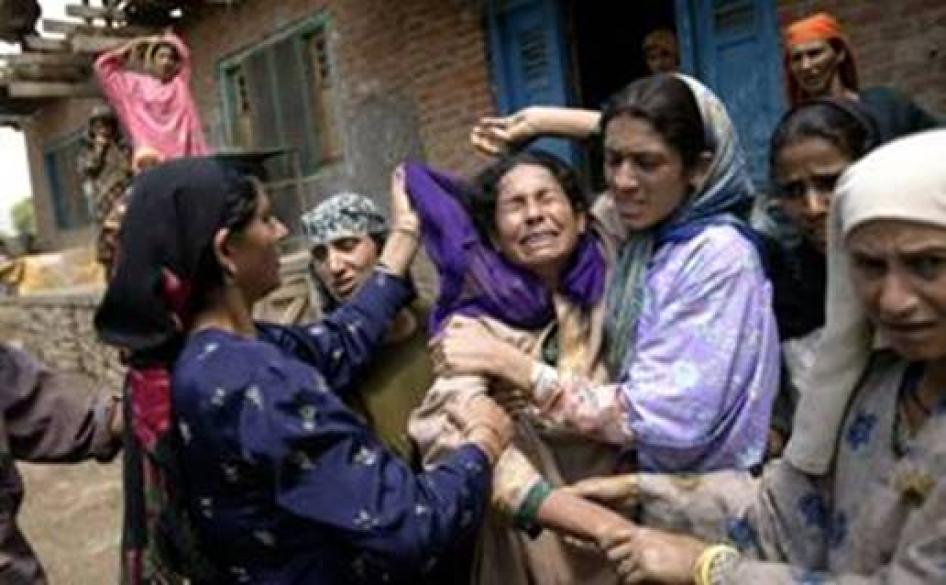 muntaha_b04's tweet photo. This Day That Year

On 1 october 1990, Indian soldiers of 13 Kumaon Regiment and Border Security Force (BSF) killed 22 Kashmiris in Handwara and set the town ablaze. The incident had taken place after a BSF personnel was killed in an encounter with pro-freedom rebels in the town. https://t.co/q3bRBcc1GN