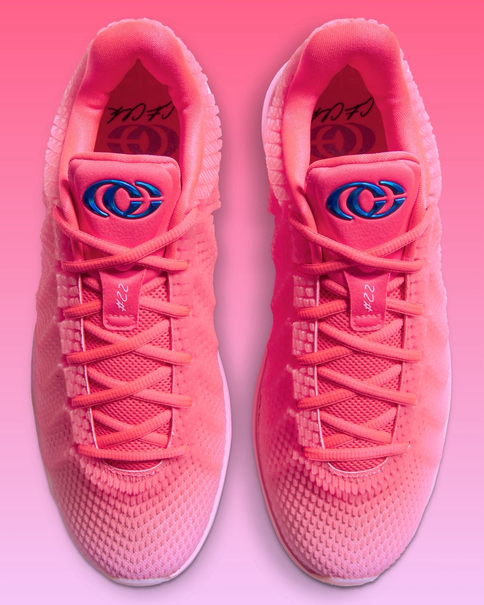 SoleRetriever's tweet photo. OFFICIAL LOOK: Nike Caitlin 1 “Midnight Fever” ❤️🩷 @CaitlinClark22 

🗓️ October 14th
📝 IH7423-600
💵 $140 https://t.co/4QkOarZyfd