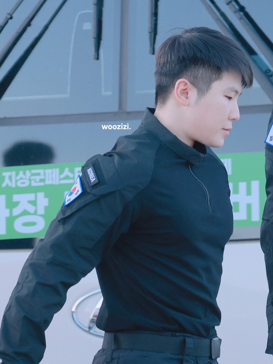 hw96ers's tweet photo. HELLO??? LEE JIHOON!!! https://t.co/sDvjeZrRxA