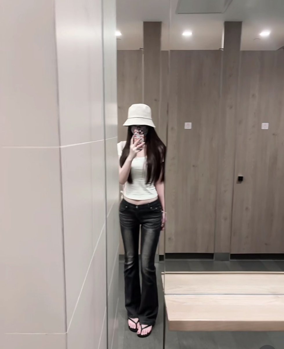 DeborahFloqzlu's tweet photo. 有人想锐评一下我的燥福嘛 🥹   
看完不许瞎说，赶紧看，我要删了
1：看福
2：看🐻
3：全部都要 https://t.co/Dsf98Slbi9