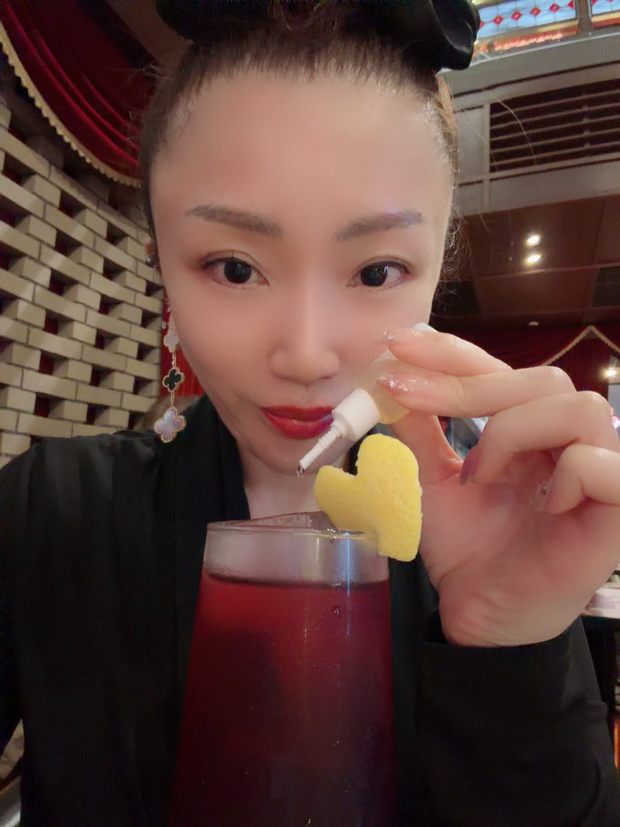 sevenseas02's tweet photo. ベイベー🎤(´□`* )ノ
【ソングカクテル🍸】
背中ごしのI LOVE YOU
#矢沢永吉
#永ちゃん
#E_YAZAWA
#EIKICHI_YAZAWA
#YAZAWA
#DIAMONDMOON
#DIAMOND_MOON https://t.co/lBnQLr0xPz