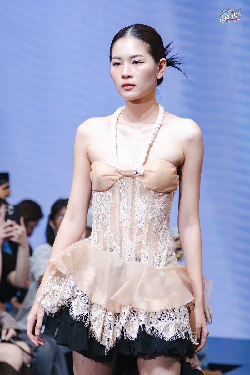 SapphicGardenTH's tweet photo. “แอปเปิ้ล - ลาภิสรา” ร่วมเดินแบบในงาน "Bangkok International Fashion Week 2026"

APPLEMIM AT SIAM CENTER BIFW26
#SiamCenterBIFW2026xAPPLEMIM

#Applelapisara
#AppleMim #แอปเปิ้ลมิ้ม 
#SiamCenterBIFW2026 #BIFW2026 #SiamCenter https://t.co/op92nZoEpD