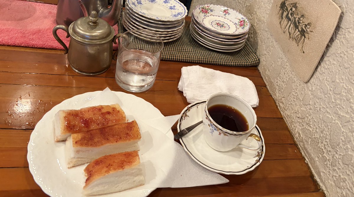 feuillagejpn's tweet photo. 去年超よかったCarolineが見たくて、TOMORAと被ってしまったため大阪で見た、CarolineほんとにやばいのでO-EASTも楽しんでください
ここ1ヶ月で4回大阪行ってるのでいよいよ東京でもエスカレーターどっち立つのか分かんなくなってきた
ウメオクは間に合なかったので、スルギあまでおだよ...をやった https://t.co/NBw2bhkBRJ