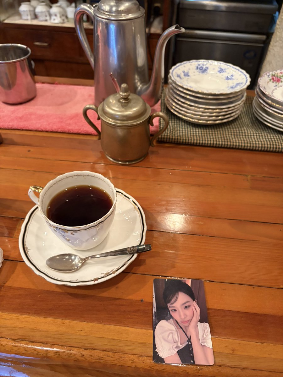 feuillagejpn's tweet photo. 去年超よかったCarolineが見たくて、TOMORAと被ってしまったため大阪で見た、CarolineほんとにやばいのでO-EASTも楽しんでください
ここ1ヶ月で4回大阪行ってるのでいよいよ東京でもエスカレーターどっち立つのか分かんなくなってきた
ウメオクは間に合なかったので、スルギあまでおだよ...をやった https://t.co/NBw2bhkBRJ