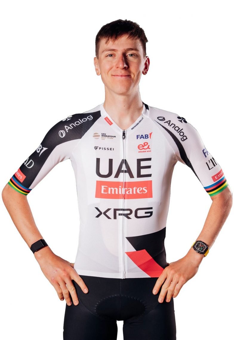 Domestique___'s tweet photo. This is going to take some getting used to... 😂

🇸🇮 Tadej Pogacar in a non-championship kit for the first time in two years!

📸 UAE Team Emirates-XRG https://t.co/KoMuexX2Gn