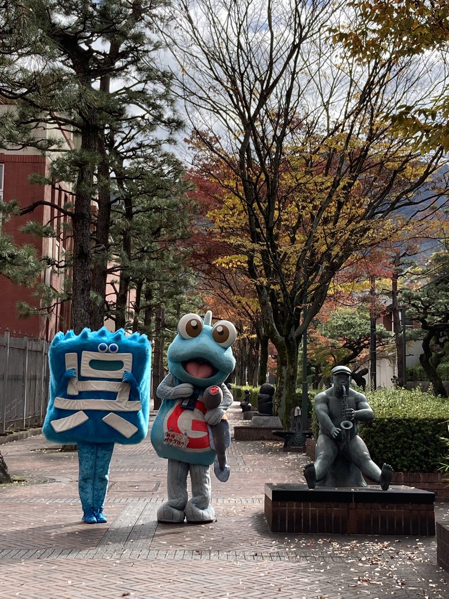 gatagoro's tweet photo. 10/4の #入船山秋祭り 行くよって言ってくれた人がおひとりなんで、いっぱいオイと遊べると思うガタおぉ
一日中会場うろうろしたりブースでサインしたりしてるから声かけてガタねぇ
需要があるなら久しぶり似顔絵やろうかなぁ？ https://t.co/piYTGwPB9v
