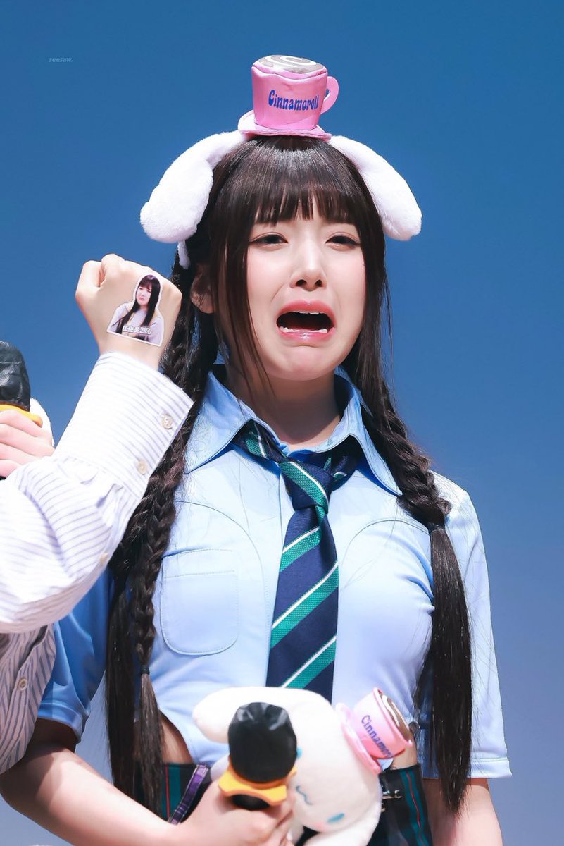 hambagu00's tweet photo. 왼쪽이 어떻게 오른쪽 된 건데,,, 알아듣게 설명해주실 분 https://t.co/h9VhKgF7Vw