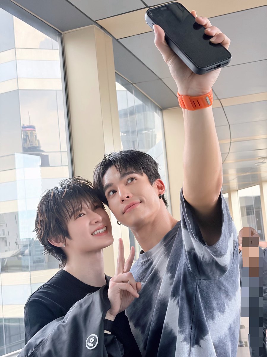 faipunys's tweet photo. ชอบถ่ายรูปแบบ Gen Z มาก ไม่รู้ว่ากดติดมั้ย แต่นี่ถ่ายรูปคู่มาให้ กลัวถ่ายเพดานอีก🤏🏻
#MaxNat https://t.co/HQ7LKDoGBZ